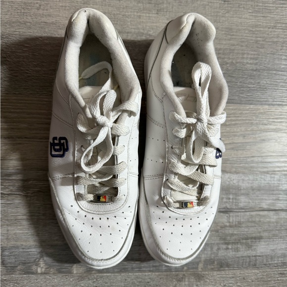 White Low-Top Sneakers with Leather Upper and Rubber Sole MLB Vintage - Picture 1 of 10